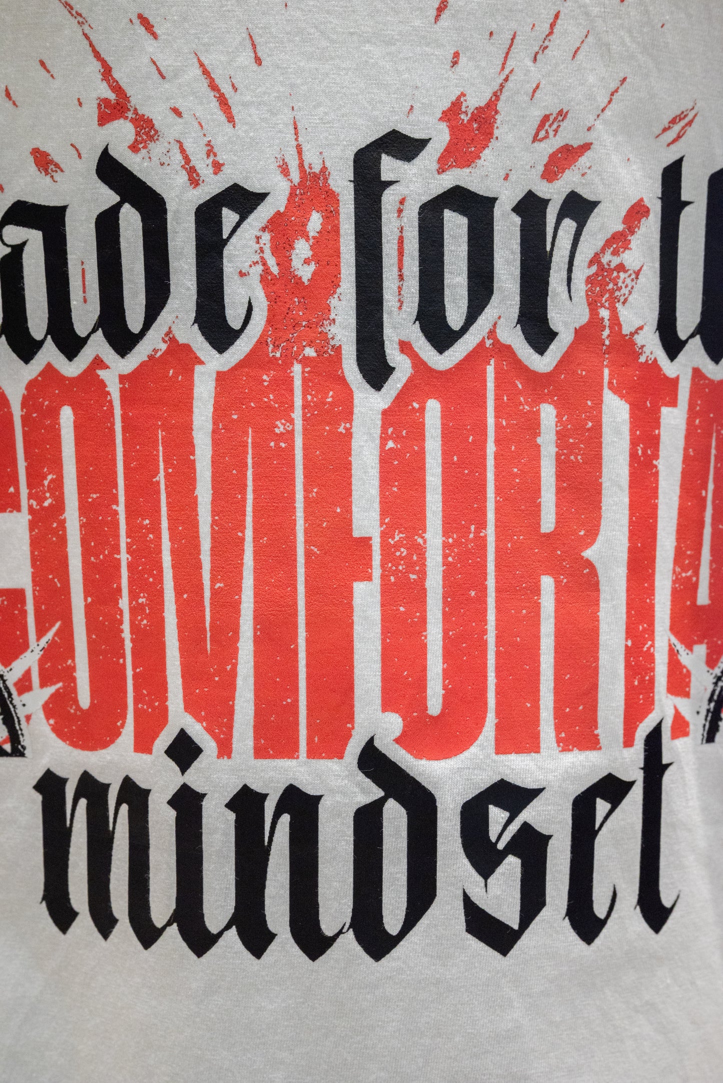 UNCOMFORTABLE MINDSET - STATEMENT TEE