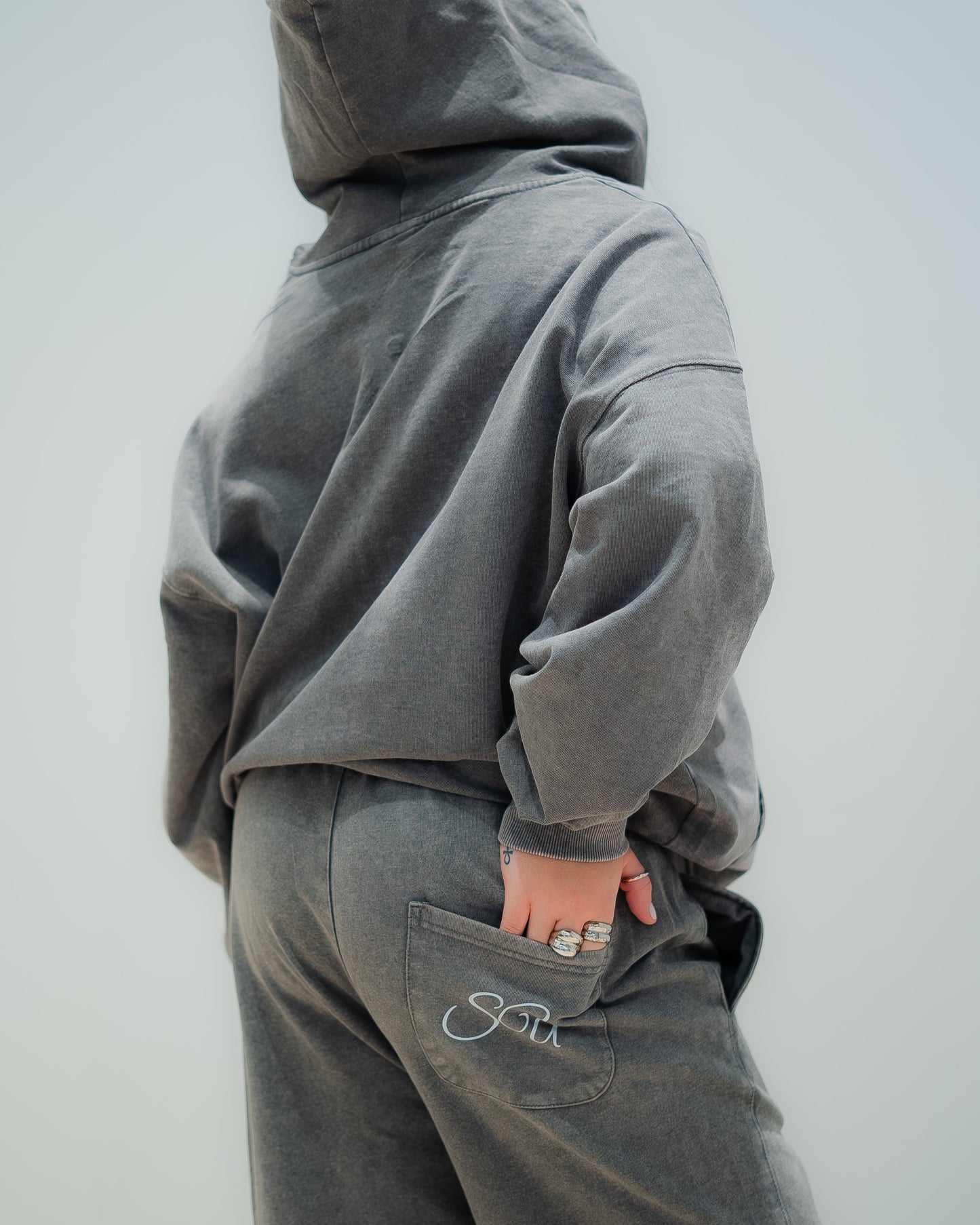 EMBRACE DISCOMFORT PANTS - GREY