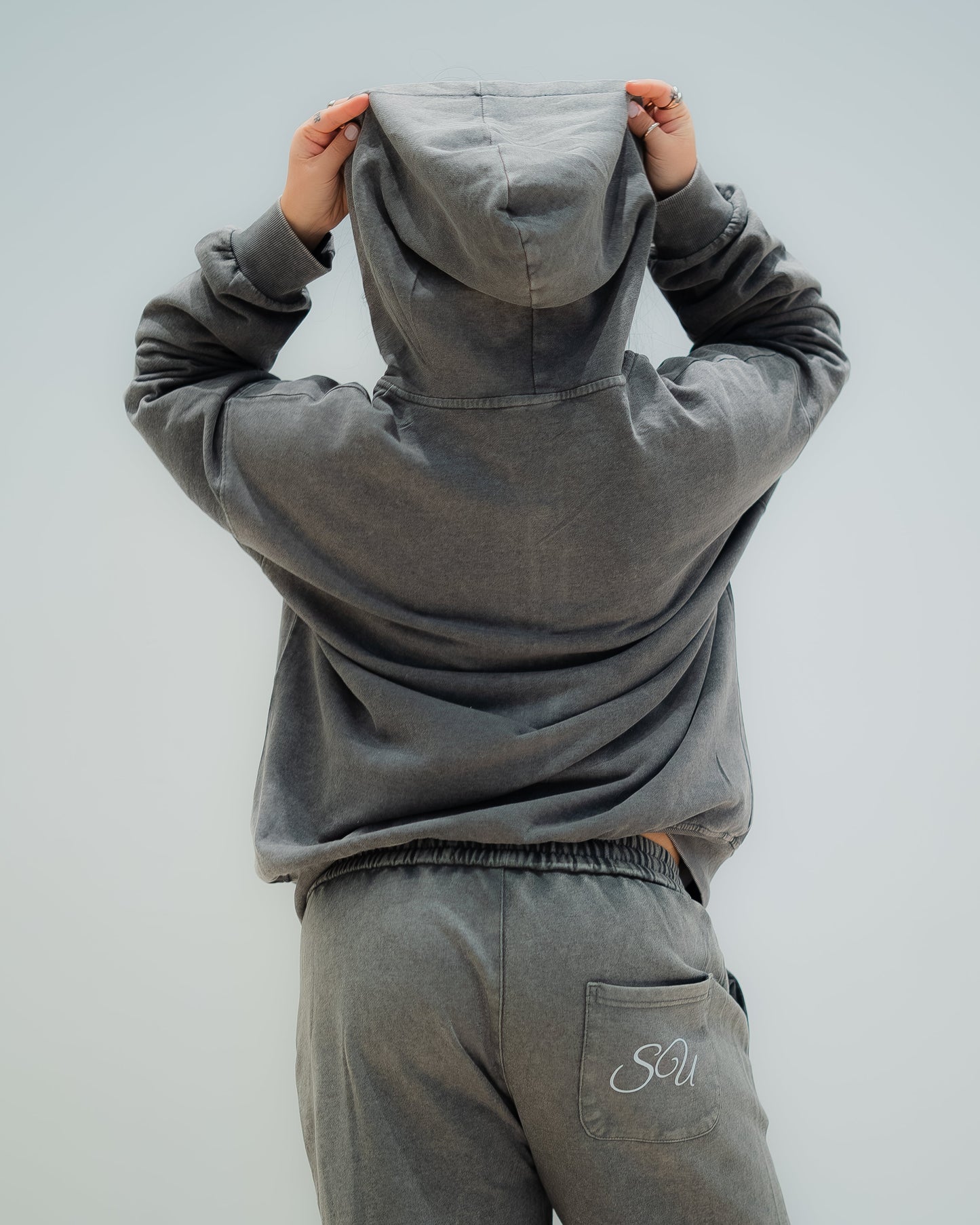 EMBRACE DISCOMFORT PANTS - GREY