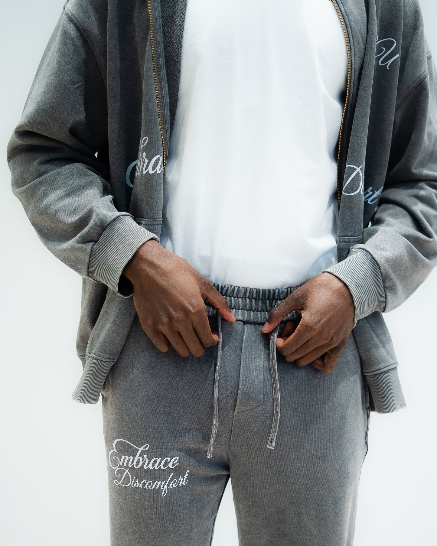 EMBRACE DISCOMFORT PANTS - GREY